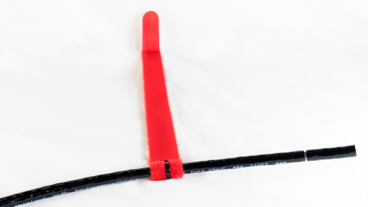 Velcro Cable Ties – 3⁄4 x 6″ Black & Red